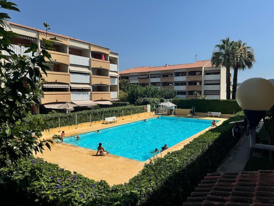 Appart Cosy, Piscine, Clim, Parking Prive - Proche Plage - Arrivee Autonome - Lit Queen Size La Seyne-sur-Mer Luaran gambar
