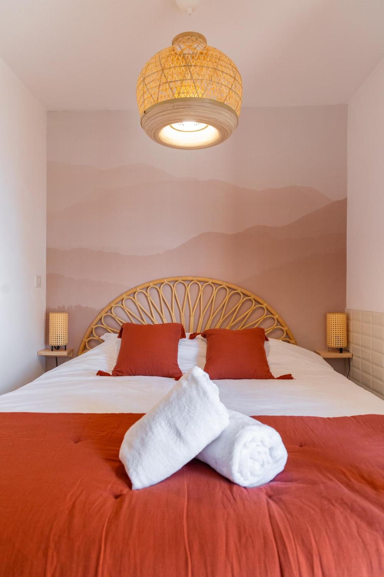 Appart Cosy, Piscine, Clim, Parking Prive - Proche Plage - Arrivee Autonome - Lit Queen Size La Seyne-sur-Mer Luaran gambar