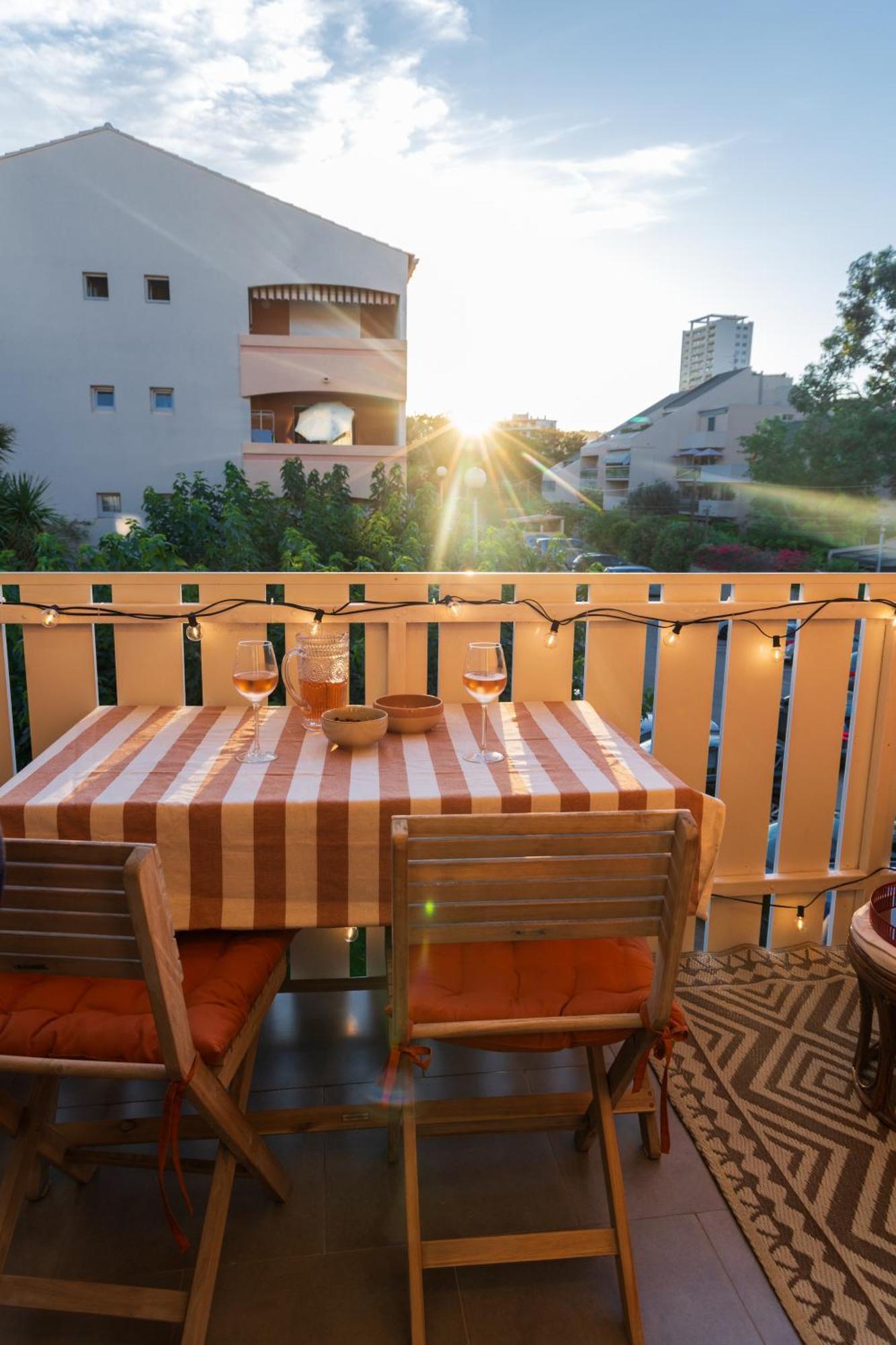 Appart Cosy, Piscine, Clim, Parking Prive - Proche Plage - Arrivee Autonome - Lit Queen Size La Seyne-sur-Mer Luaran gambar