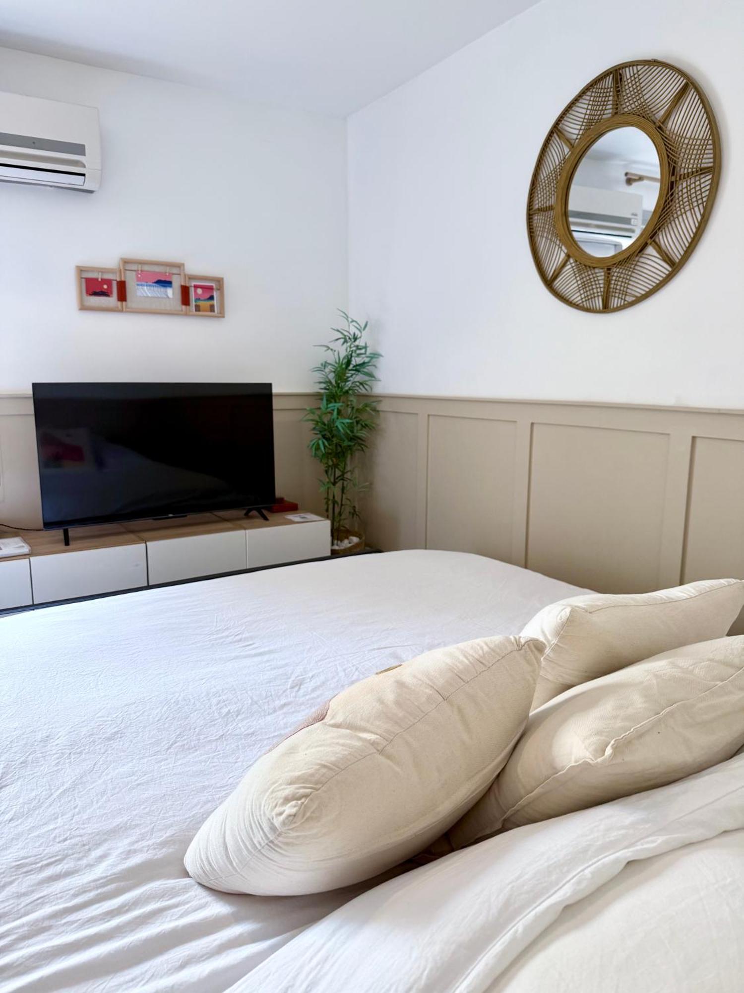 Appart Cosy, Piscine, Clim, Parking Prive - Proche Plage - Arrivee Autonome - Lit Queen Size La Seyne-sur-Mer Luaran gambar